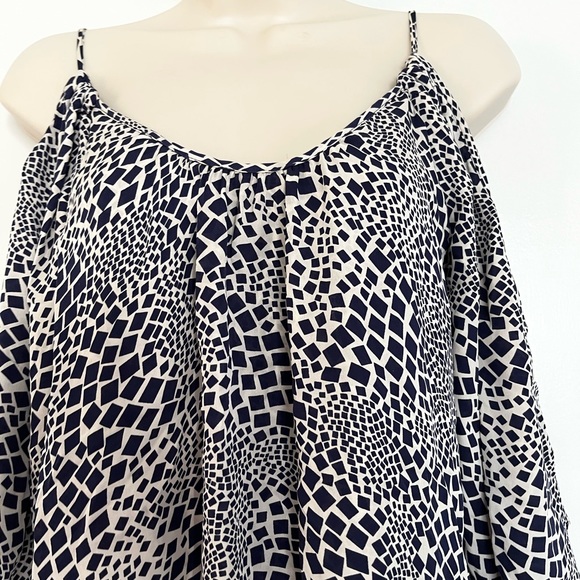 ⭐️Bogo ⭐️ 🍓 Parker XS cold shoulder black white silk mini dress - Picture 4 of 15